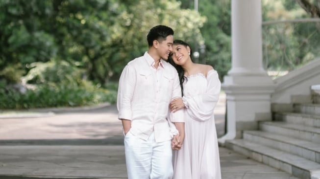 Maternity Shoot Erina Gudono Terkuak, Mewah Bareng Baju Rancangan Desainer Langganan Artis Hollywood