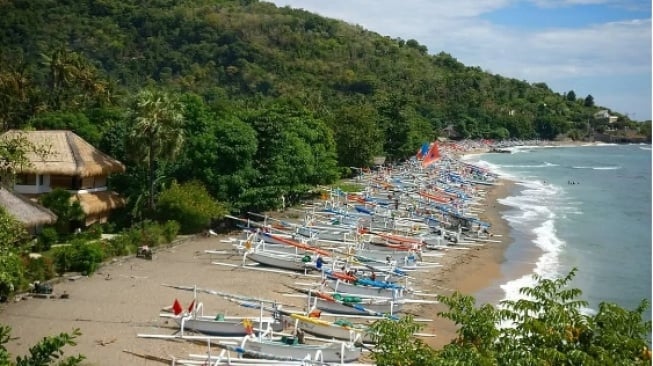 Menikmati Wisata Akhir Tahun di Pantai Amed yang Memiliki Pesona Alam Indah