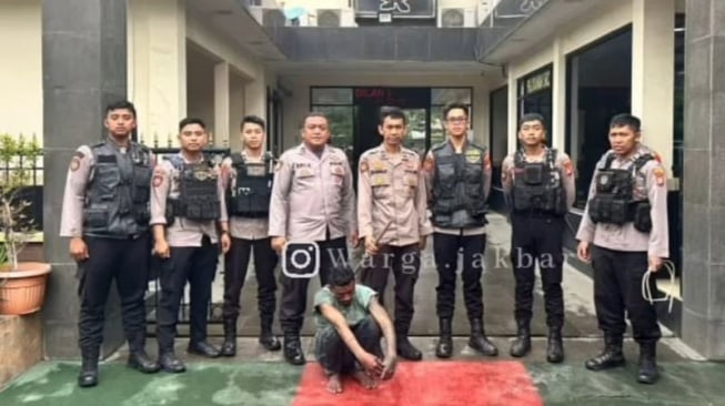 Ngeri! Berlagak Bang Jago, Pemuda Mabuk di Jakbar Serang Polisi Pakai Pisau Sangkur