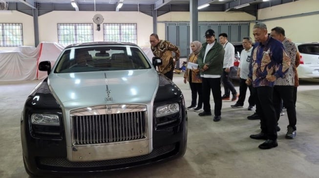 Aset Hadiah Rp 18 Miliar Numpuk di Kemensos, Ada Rolls-Royce hingga Tas Louis Vuitton