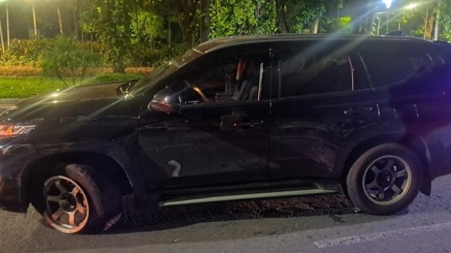 Pulang Dugem, Pajero Hitam Tabrak Emak-emak Pengendara Motor dan Mobil di Jalan Darmo Surabaya