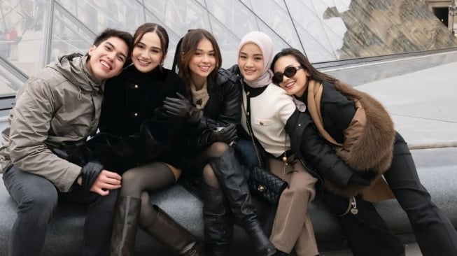 Momen Liburan El Rumi, Syifa Hadju, Rebecca Klopper dan Violenzia Jeanette (Instagram)