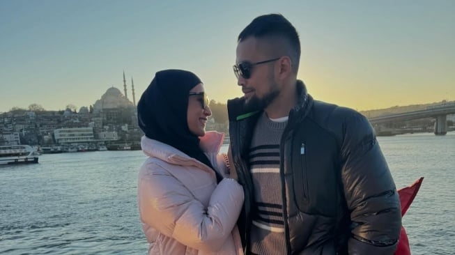 Kemesraan Shireen Sungkar dan Teuku Wisnu (Instagram)