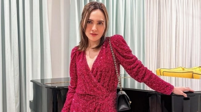 Inspirasi Outfit Tahun Baru Shandy Aulia (Instagram)