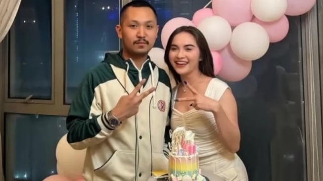 Kandas 7 Tahun Pacaran, Elina Joerg Diduga Kasih Kode Gusti Ega Selingkuh