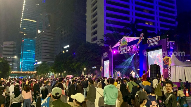 LIVE STREAMING: Ribuan Warga Padati Kawasan Thamrin - Sudirman Jelang Pergantian Tahun