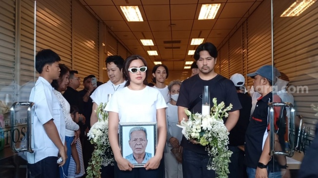 Meninggal Dunia, Sosok Ayah Dalam Kenangan Jessica Iskandar