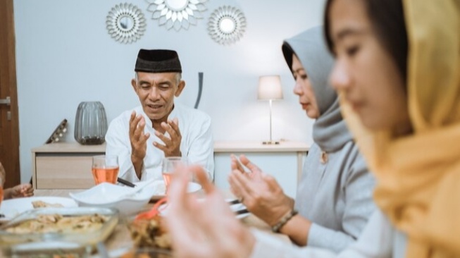 Apakah Boleh Niat Puasa Rajab Sekaligus Qadha Ramadhan di Pagi Hari?