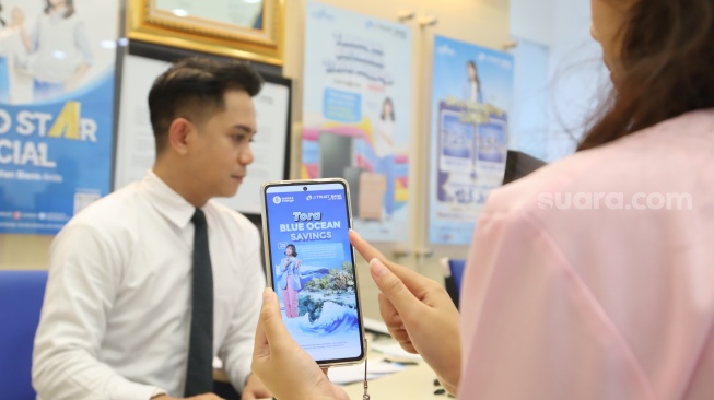 Nasabah J Trust Bank diajak peduli akan pencemaran laut akibat sampah plastik. [Istimewa]