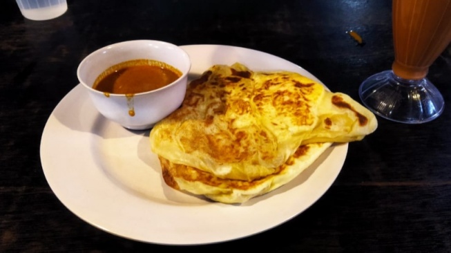 Sarapan Roti Canai dan Teh Tarik Khas Malaysia di Warung Ahbab Pekanbaru