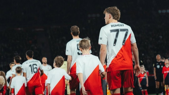 Pemain keturunan Indonesia Ole Romeny saat membela FC Utrecht. [Dok. IG/@oleromeny]