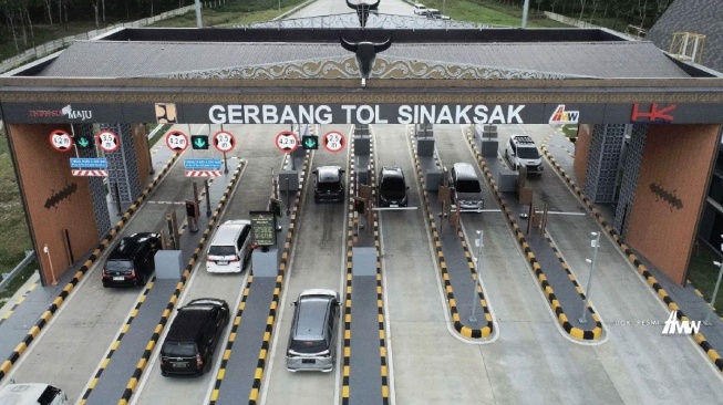 82 Ribu Kendaraan Keluar Melalui Gerbang Tol Sinaksak Selama Nataru, Kemenpar Apresiasi