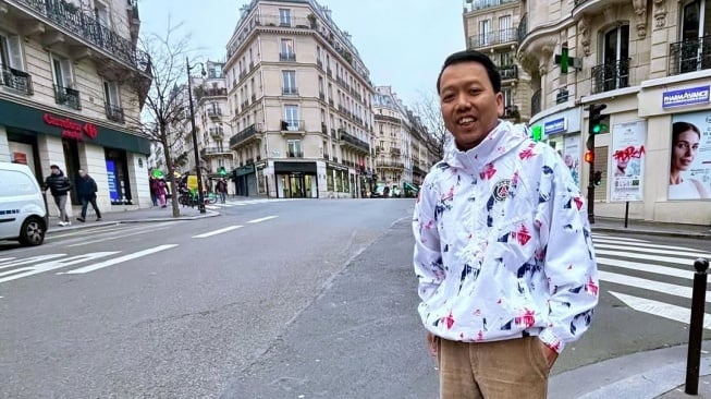 Tinggal di Paris, Kojek Rap Betawi Konsisten Promosikan Budaya Indonesia