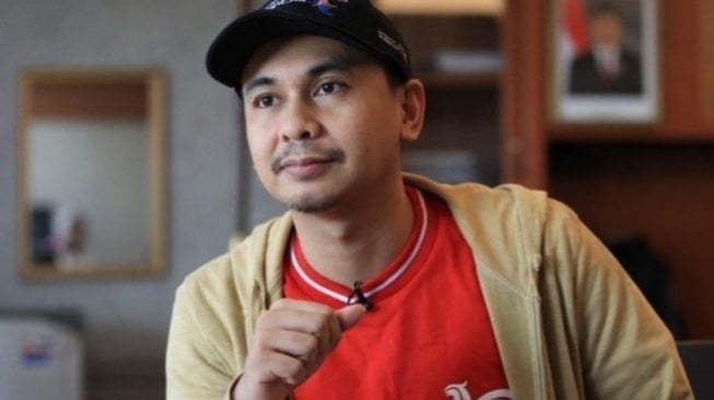 Segini Pendapatan Raditya Dika dari YouTube, Pantas Santai Diprotes Anak saat Pakai Baju Bolong