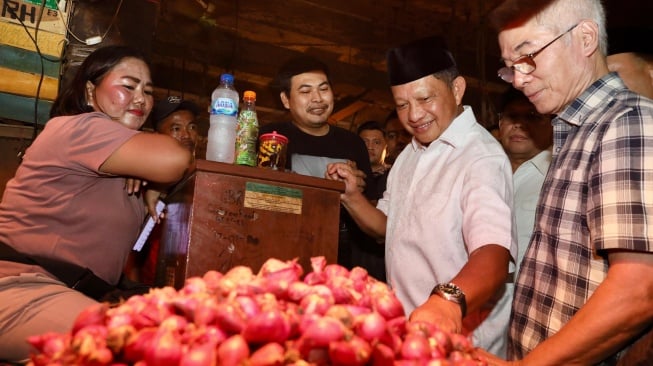 Tinjau Pasar Induk Tanah Tinggi, Mendagri: Inflasi Terkendali, Daya Beli Masyarakat Masih Terjaga