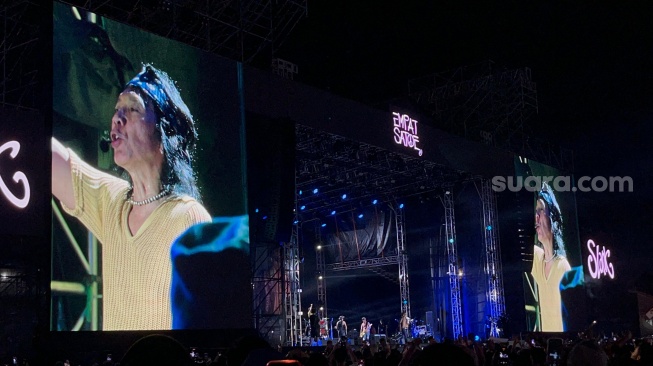 Konser Slank yang digelar di JI-Expo Kemayoran, Jakarta Pusat pada Senin (4/1/2015) [Suara.com/Rena Pangesti]