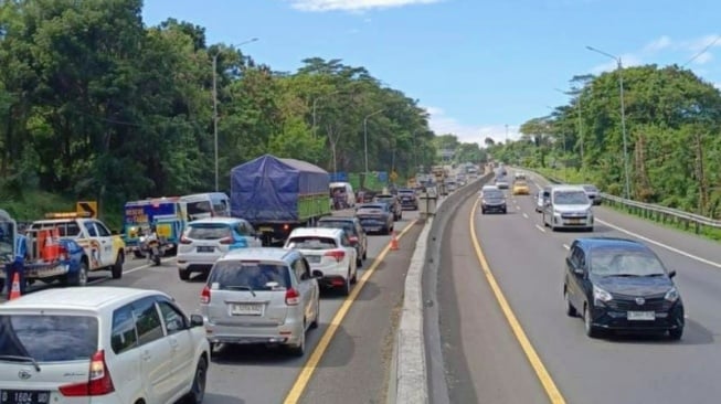 5 Kendaraan Terlibat Kecelakaan Beruntun di Tol Cipularang KM 97