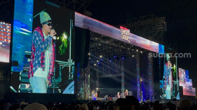 Anak Kaka tampil di konser Slank yang digelar di JI-Expo Kemayoran, Jakarta Pusat pada Sabtu (4/1/2015) [Suara.com/Rena Pangesti]