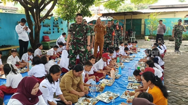 Ratusan Siswa SD di Medan Antusias Dapat Makan Bergizi Gratis: Kalau Bisa Tiap Hari