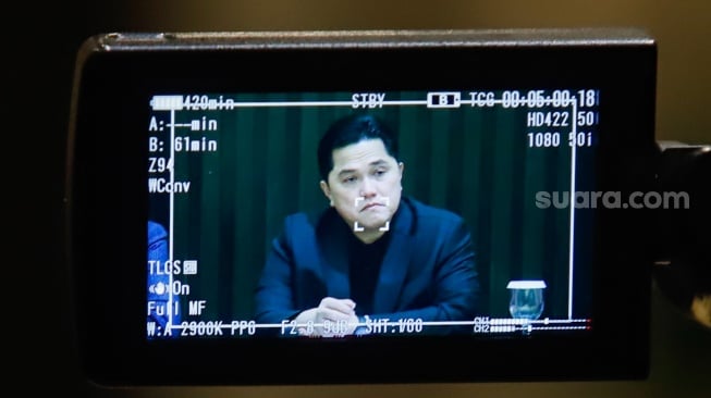 Ketua Umum PSSI, Erick Thohir saat menyampaikan keterangan resmi dalam konferensi pers di Gedung Danareksa, Jakarta, Senin (6/1/2025). [Suara.com/Alfian Winanto]