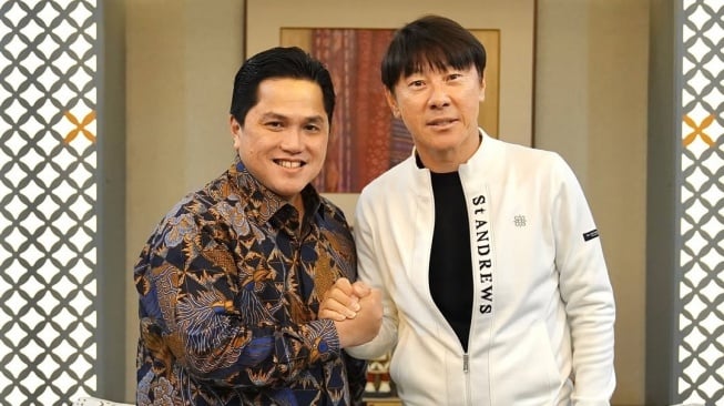 Pelatih Timnas Indonesia, Shin Tae-yong dan Ketua Umum PSSI, Erick Thohir. STY disebut-sebut akan segera dipecat. [Dok. Instagram/@erickthohir]