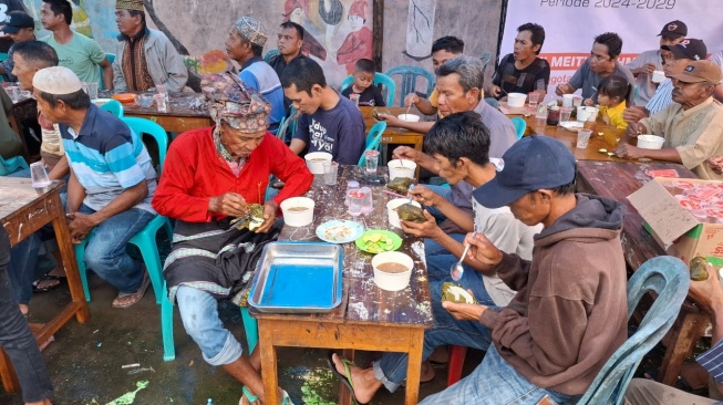 Makan Coto Bareng Warga, Cara Unik Kampanye Program Makan Gratis di Gowa