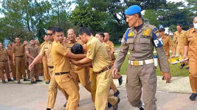 Apel Gabungan Pertama di 2025, Empat ASN di Sumedang Ambruk Tak Sadarkan Diri