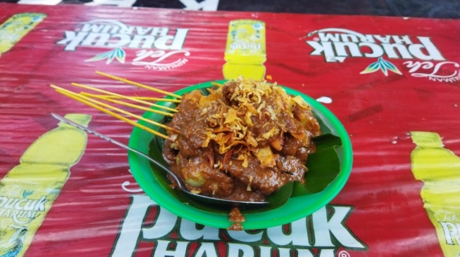 Kulineran di Car Free Day Kota Jambi, Ada Sate Kacang Kuah Kacang yang Enak