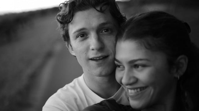 Kini Resmi Bertunangan, Tom Holland Selalu Tergila-gila dengan Zendaya