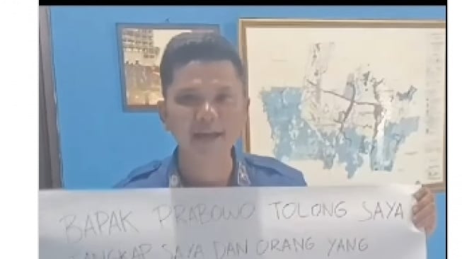 Petugas Damkar Depok, Sandi Butar Butar meminta pertolongan Presiden Prabowo setelah menerima surat pemutusan kontrak kerja. (tangkapan layar/instagram)