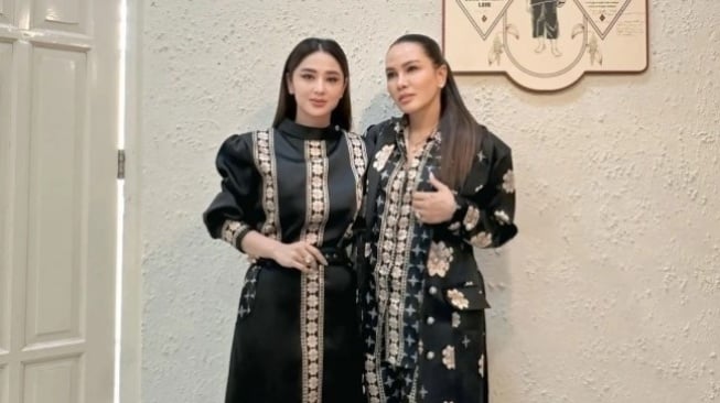 Fitri Salhuteru dan Dewi Perssik (Instagram)