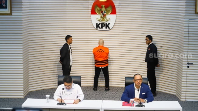 KPK Resmi Tahan Eks Direktur Investasi PT Taspen Antonius Kosasih Terkait Kasus Investasi Fiktif