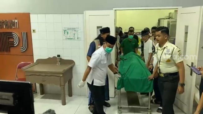 Personel 4 Sekawan, Ginanjar Sukmana usai mengetahui Nurul Qomar tiada di RSUD Kabupaten Tangerang, Rabu (8/1/2025). [Suara.com/Adiyoga Priyambodo]