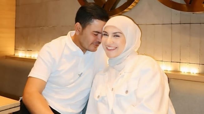 Haldy Sabri Kasih Hadiah Sepatu ke Air Rumi, Ekspresi Anak Irish Bella Jadi Sorotan