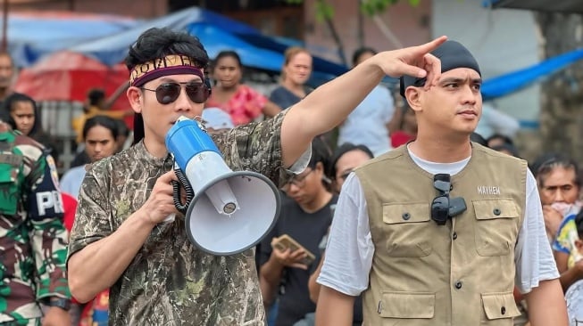 Denny Sumargo beri bantuan langsung ke gunung meletus Lewotobi Laki-laki, Nusa Tenggara Timur (Instagram)