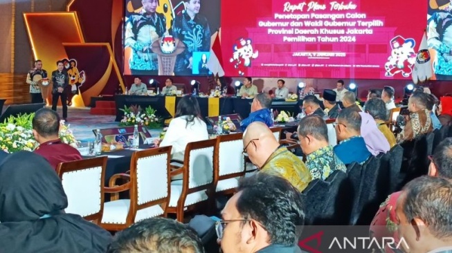 Suasana rapat pleno pasangan calon terpilih Pemilihan Gubernur dan Wakil Gubernur DKI Jakarta oleh KPU Jakarta, Kamis (9/1/2024). ANTARA/Khaerul Izan