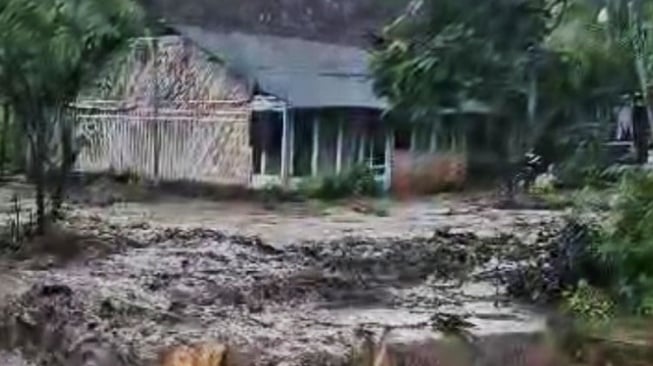 Banjir Bandang di Gunungsari Bondowoso, Air Bah Bercampur Lumpur Terjang Rumah Warga