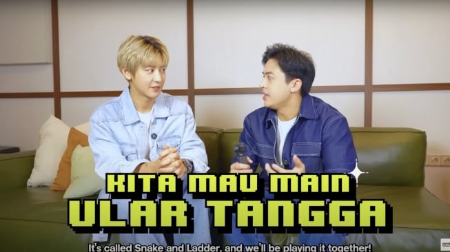 Jerome Polin dan Chanyeol EXO bermain ular tangga. [YouTube Nihonggo Mantappu]