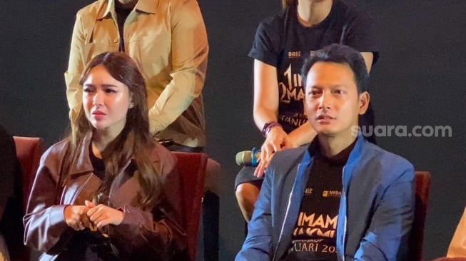 Amanda Manopo dan Fedi Nuril dalam konferensi pers film 1 Imam 2 Makmum di kawasan Kuningan, Jakarta Selatan, Kamis (9/1/2025). [Suara.com/Tiara Rosana]