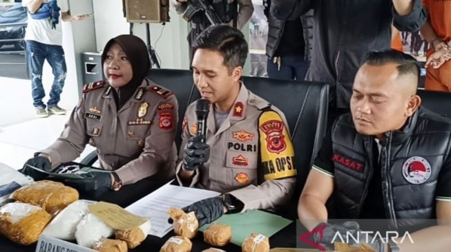 Polres Bogor Ungkap Peredaran Narkoba Jenis Sabu, Dua Tersangka Diamankan