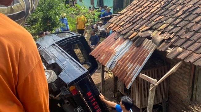 Nenek di Gunungkidul Tewas Secara Tragis Usai Tertimpa Mobil yang Terjun di Atas Rumahnya