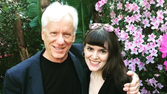 James Woods bersama seorang perempuan. [Instagram]