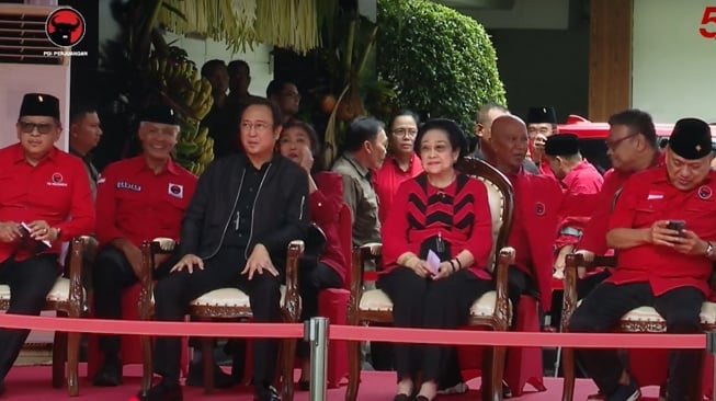 Ketua Umum DPP PDIP Megawati Soekarnoputri hadir langsung di Sekolah Partai PDIP untuk membuka acara HUT ke-52 PDIP, Jumat (10/1/2025). (tangkap layar)