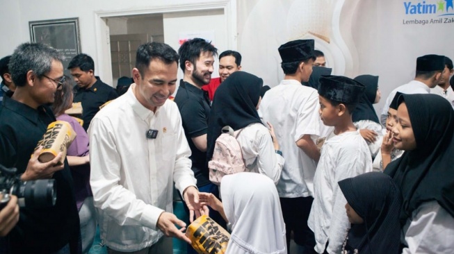 Gelar Jumat Berkah, Raffi Ahmad Ingin Ajarkan Berbagi ke Anak-Anak Panti Asuhan