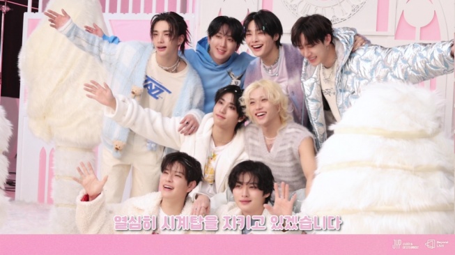 Rayakan Hari Valentine, Stray Kids Gelar Fan Meeting ke-5 'SKZ 5'CLOCK'