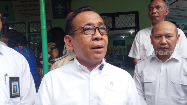 Siswa SD di Medan Dihukum Belajar di Lantai Gegara Nunggak SPP, Menko PMK: Saya Belum Monitor