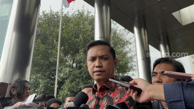 Ronny Talapessy, pengacara Sekjen Hasto Kristiyanto di KPK. (Suara.com/Dea)