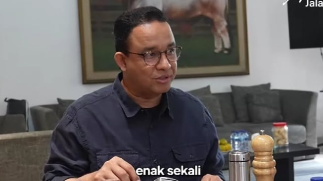 Momen Anies Baswedan Cicip Steak Domba Curi Atensi, Warganet: Food Vlogger Waspada