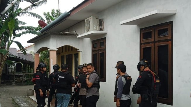 Tembak Anggota Polisi Militer, Drama Pelarian Sertu Hendri Berakhir usai Lokasi Persembunyian Dikepung