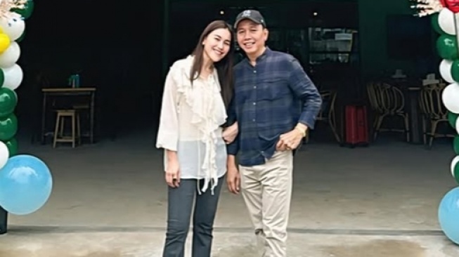 Ayah Ojak dan Ayu Ting Ting (Instagram/ayutingting92)